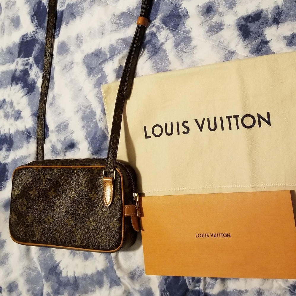 Pre loved LOUIS VITTON MARLY SLING BAG